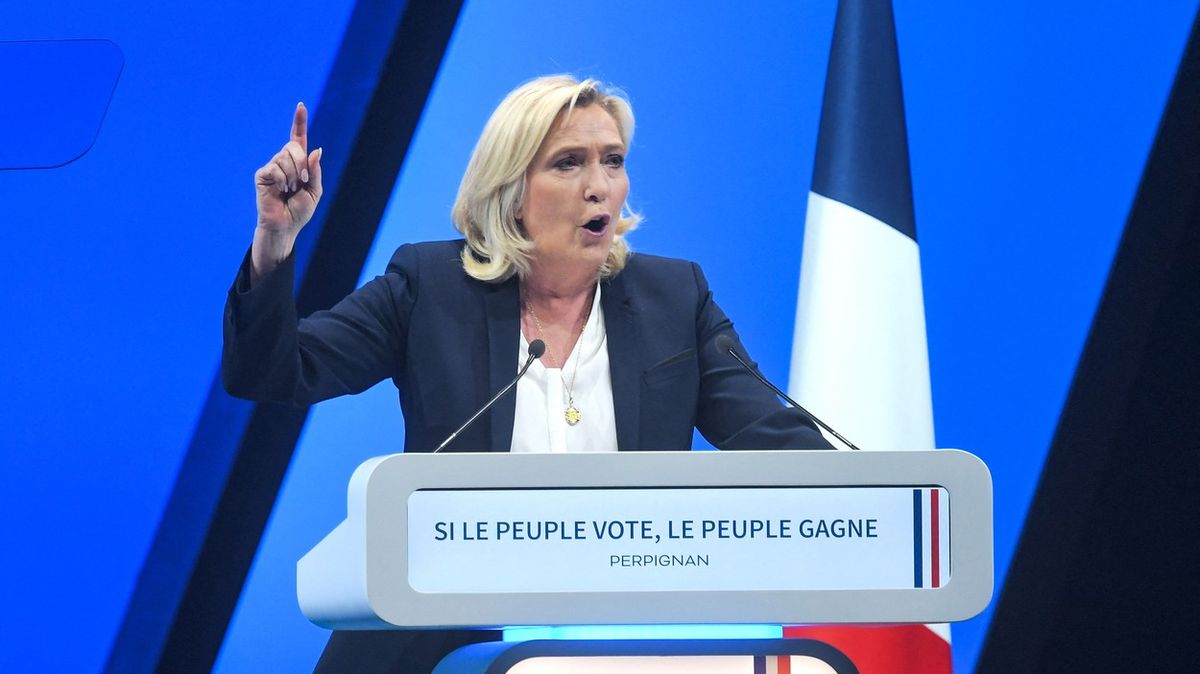 Le Penová jde v prezidentských volbách do druhého kola s Macronem